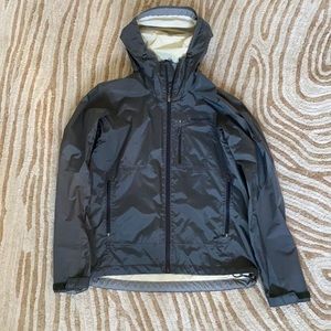 Patagonia rain jack, grey and blue, size m. Some light fraying on inside hood